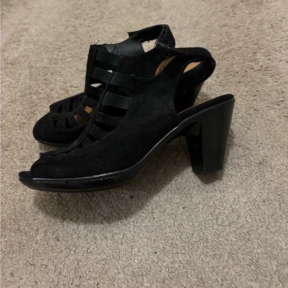 Black Suede Heels Size 7 1/2 - Picture 9 of 10
